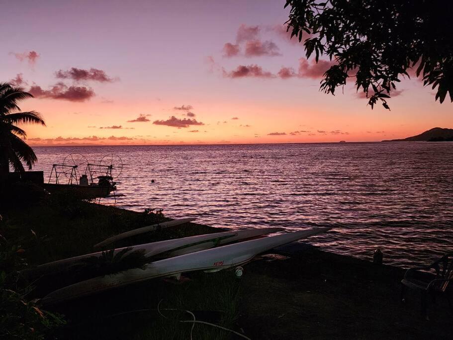 Duplex En Bord De Mer Fare Tahitea Pension Taputapuapea Bagian luar foto
