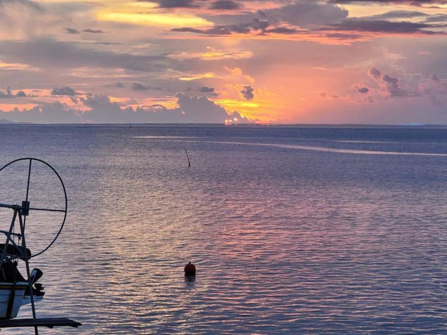 Duplex En Bord De Mer Fare Tahitea Pension Taputapuapea Bagian luar foto