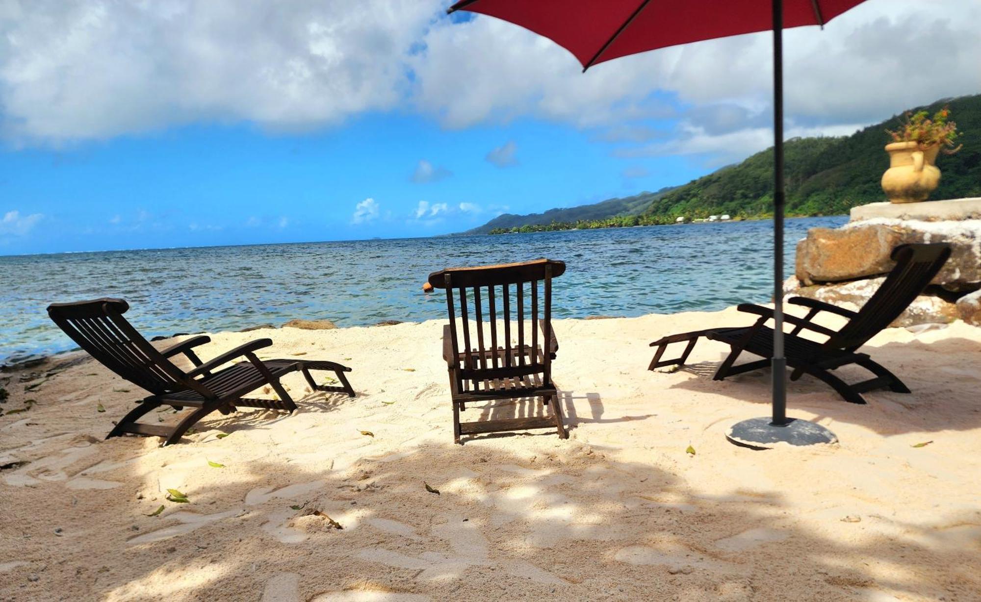 Duplex En Bord De Mer Fare Tahitea Pension Taputapuapea Bagian luar foto