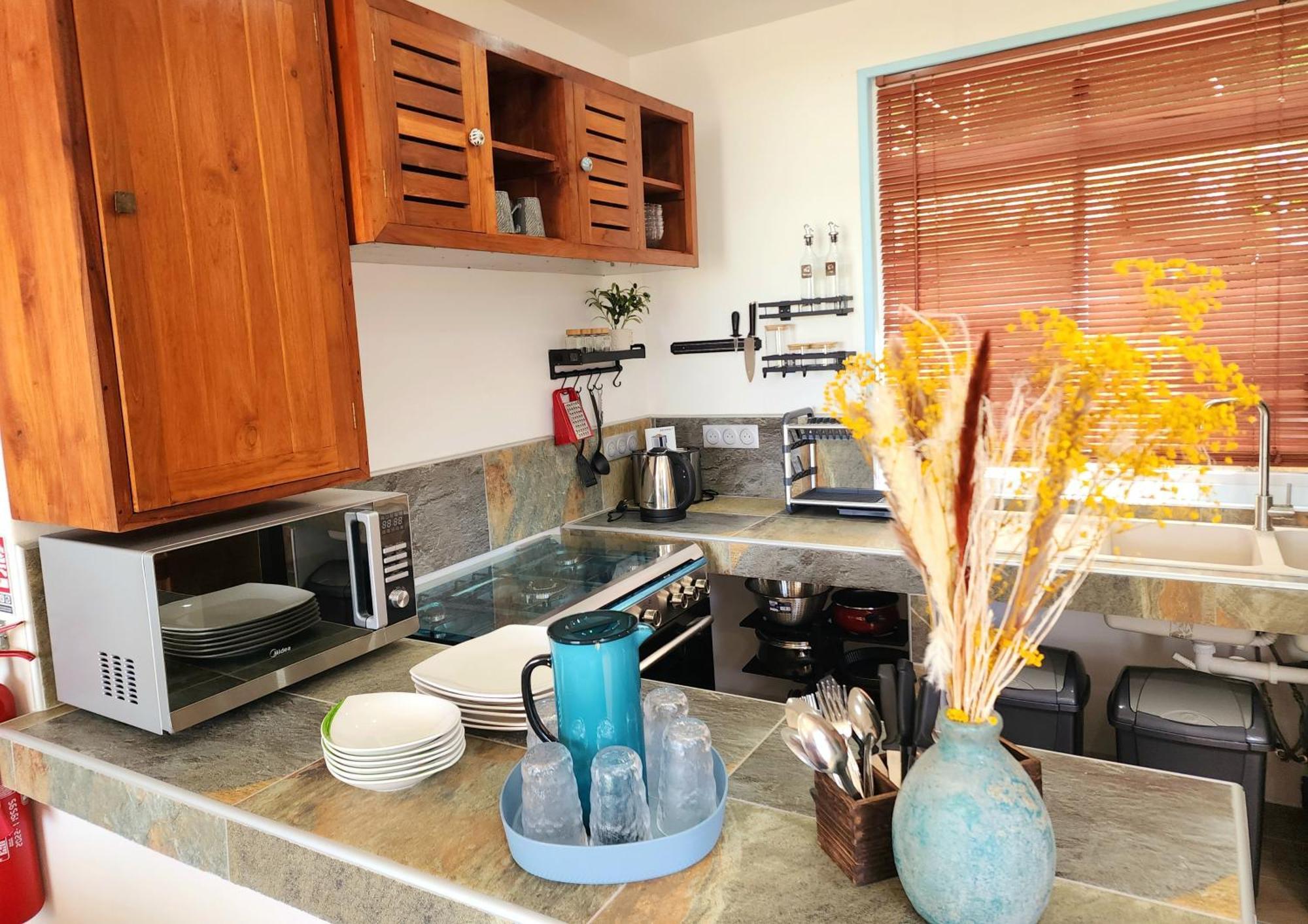 Duplex En Bord De Mer Fare Tahitea Pension Taputapuapea Bagian luar foto